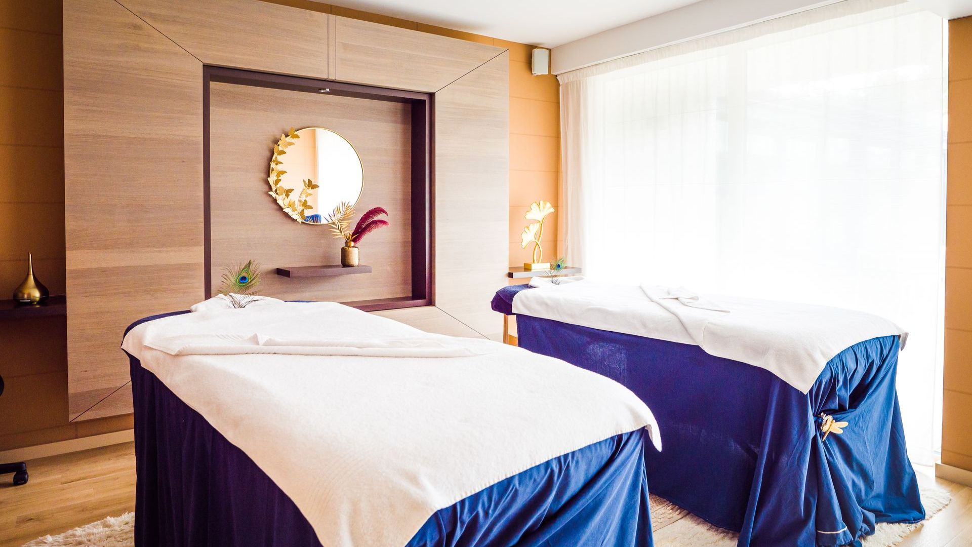 Massage relaxant à l’institut holistique de l’Hôtel Le Churchill à Carnac, avec vue sur mer en Morbihan