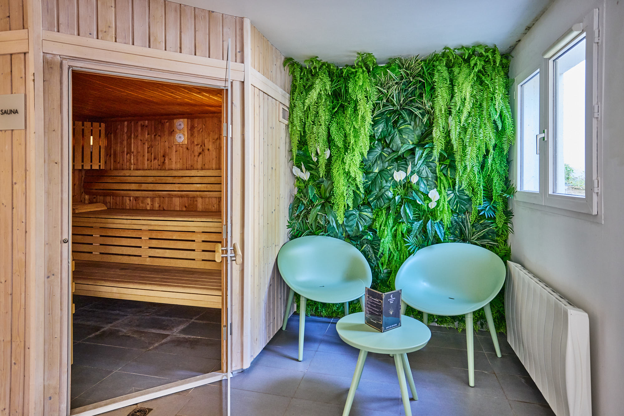 Hammam relaxant à l’Hôtel Le Churchill à Carnac, pour un moment de bien-être avec vue sur mer en Morbihan.